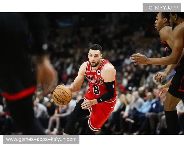 拉文外线接连点燃激情,芝加哥攻势非常强劲