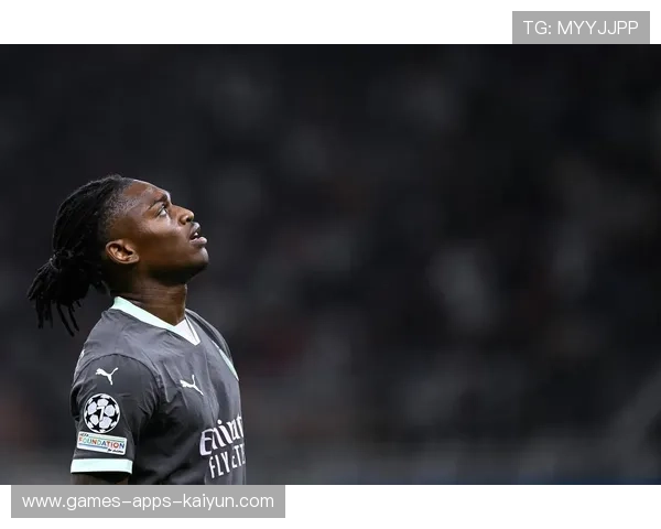 莱奥单刀踢破对方防线AC米兰领先