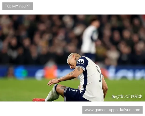 热刺中路连续直塞完成穿透，理查利森门前被挡出